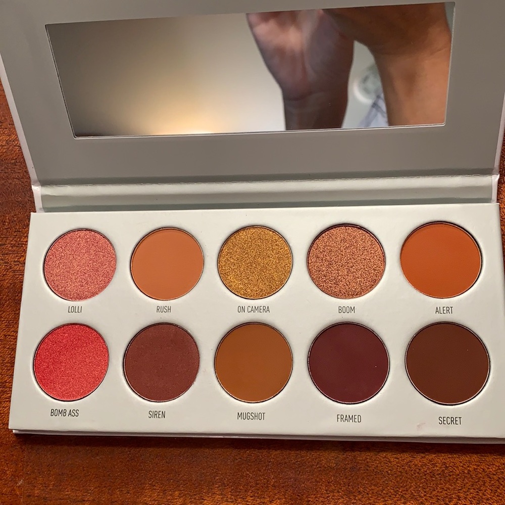 NEW MORPHE X JACLYN HILL Ring The Alarm Eyeshadow